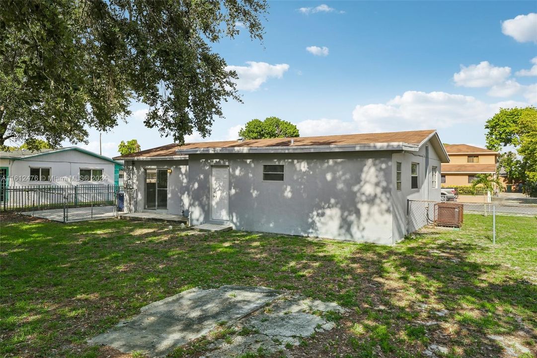 For Sale: $439,900 (3 beds, 1 baths, 1159 Square Feet)