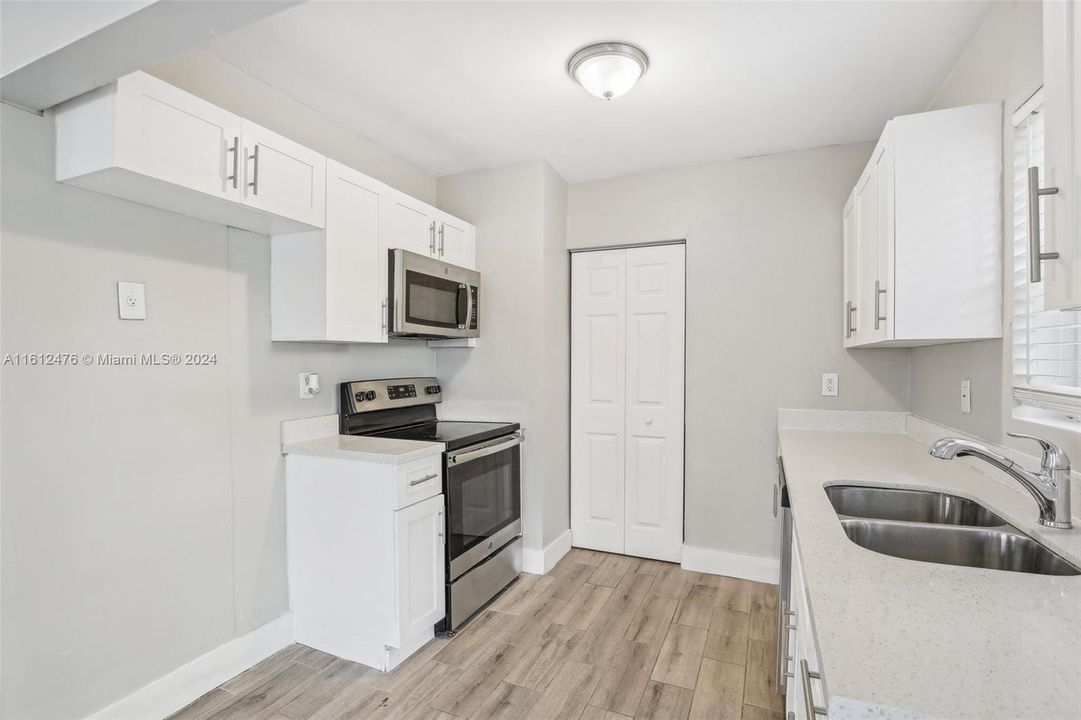 For Sale: $439,900 (3 beds, 1 baths, 1159 Square Feet)