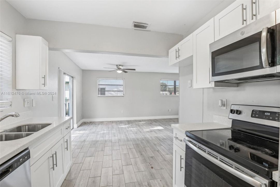 For Sale: $439,900 (3 beds, 1 baths, 1159 Square Feet)