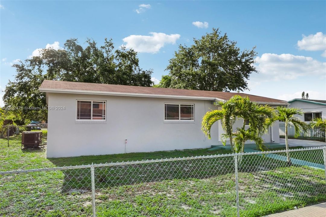 For Sale: $439,900 (3 beds, 1 baths, 1159 Square Feet)