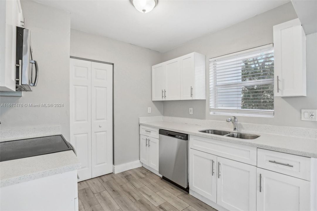 For Sale: $439,900 (3 beds, 1 baths, 1159 Square Feet)