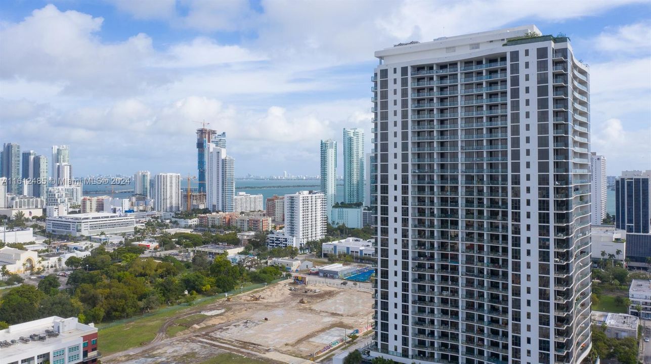 Active With Contract: $3,800 (2 beds, 2 baths, 1040 Square Feet)