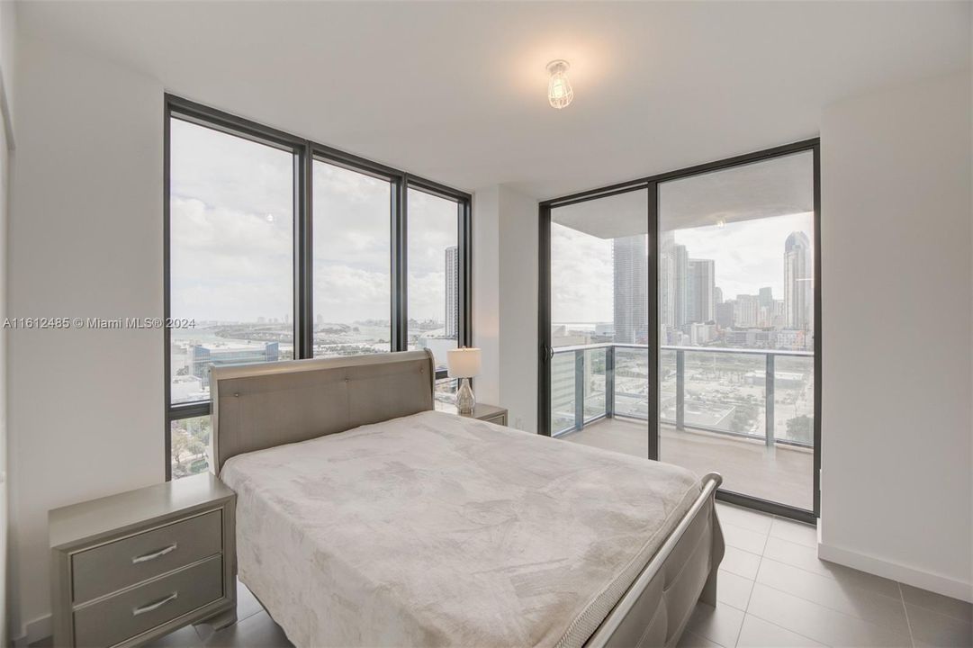 Active With Contract: $3,800 (2 beds, 2 baths, 1040 Square Feet)