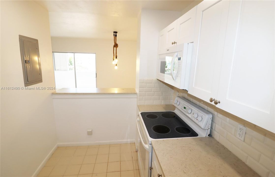 For Rent: $2,175 (1 beds, 1 baths, 750 Square Feet)