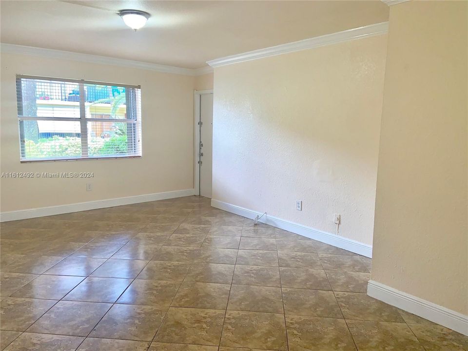 For Rent: $1,800 (1 beds, 1 baths, 600 Square Feet)