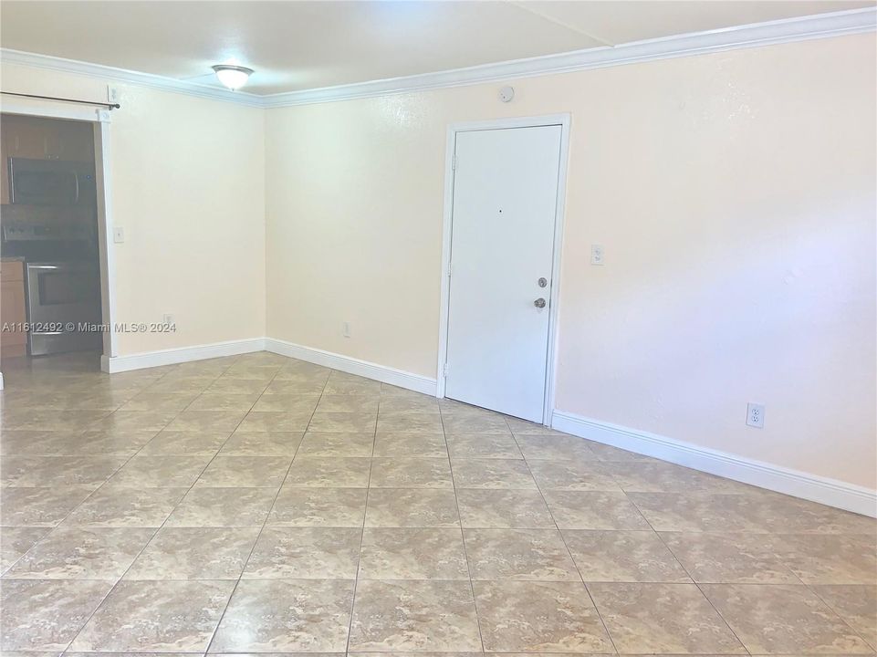 For Rent: $1,800 (1 beds, 1 baths, 600 Square Feet)