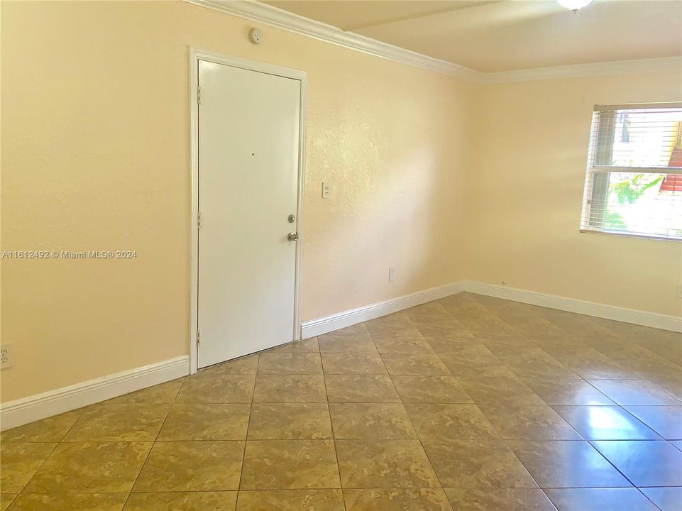 For Rent: $1,800 (1 beds, 1 baths, 600 Square Feet)