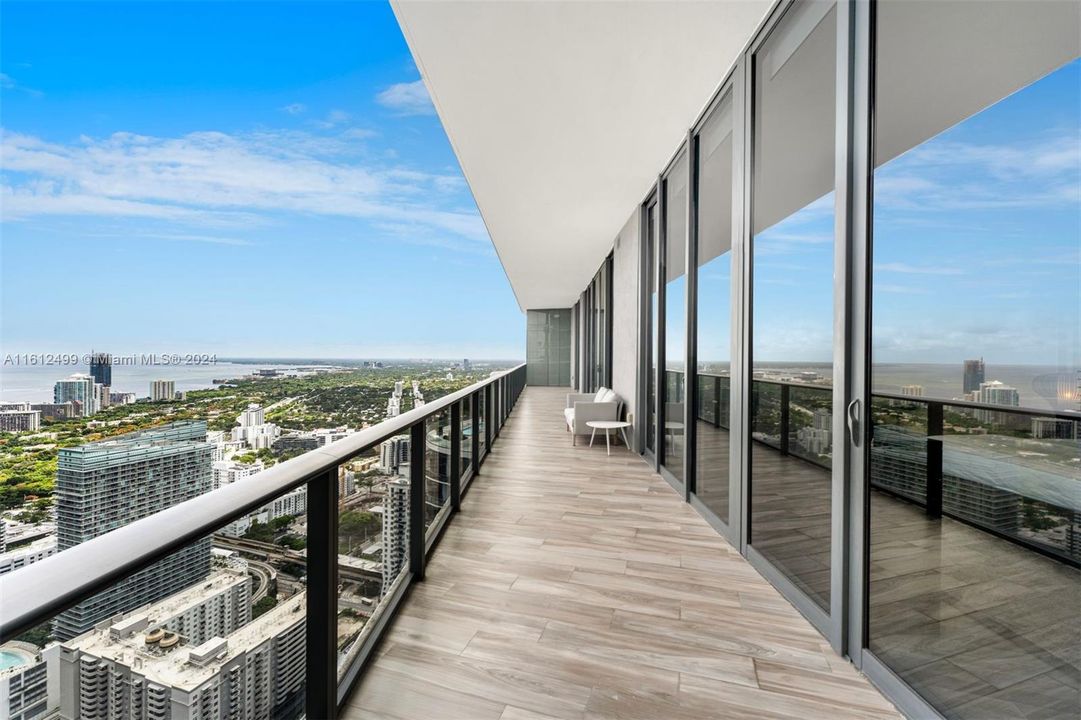 Active With Contract: $2,499,000 (3 beds, 3 baths, 2177 Square Feet)