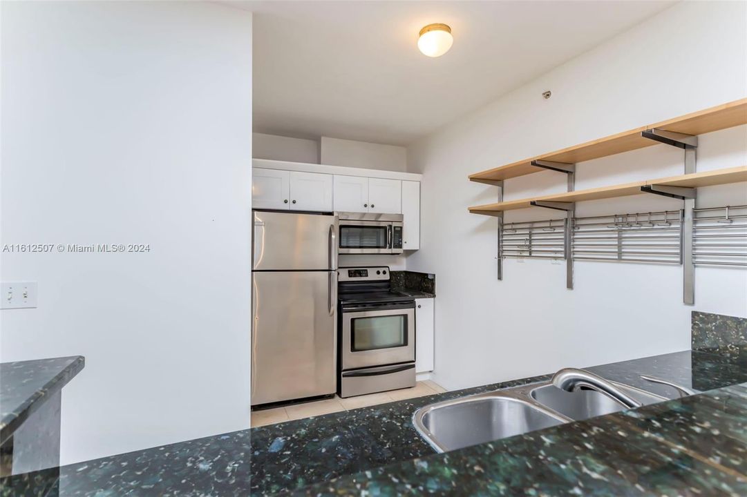 Recently Rented: $2,300 (1 beds, 1 baths, 740 Square Feet)