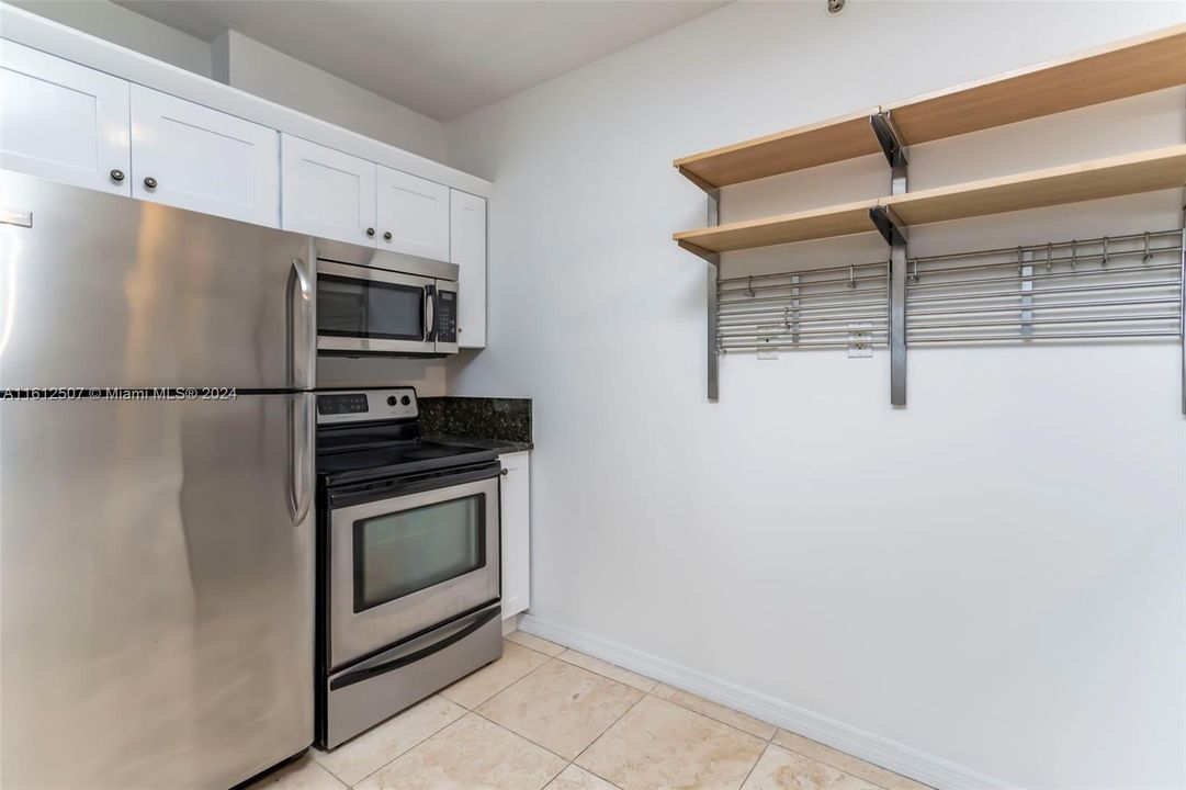 Recently Rented: $2,300 (1 beds, 1 baths, 740 Square Feet)