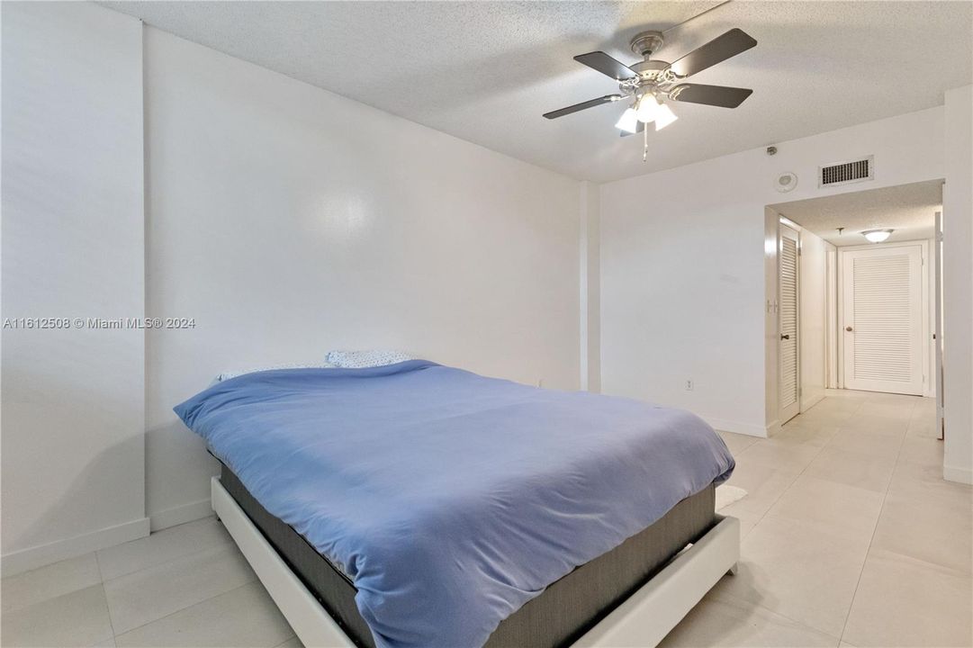 For Sale: $275,000 (2 beds, 2 baths, 1220 Square Feet)