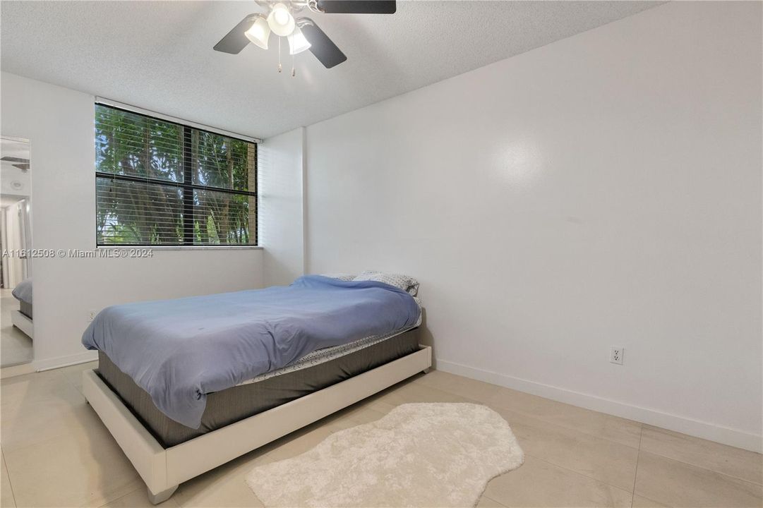 For Sale: $275,000 (2 beds, 2 baths, 1220 Square Feet)