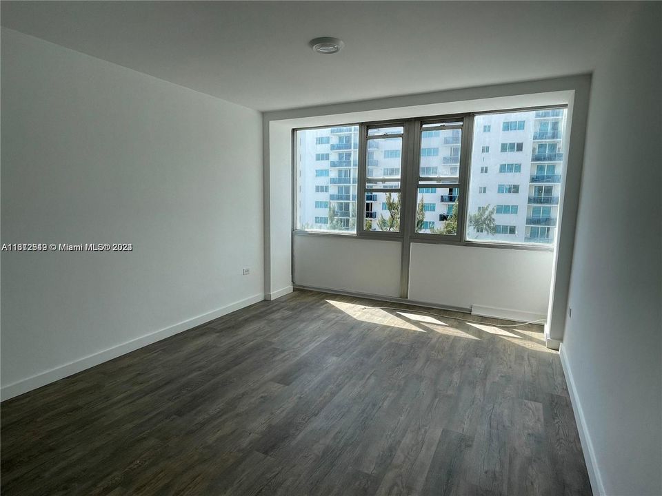 For Rent: $2,199 (1 beds, 1 baths, 741 Square Feet)