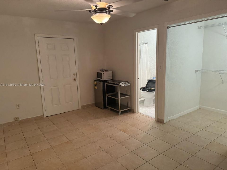 For Rent: $1,500 (0 beds, 1 baths, 1293 Square Feet)