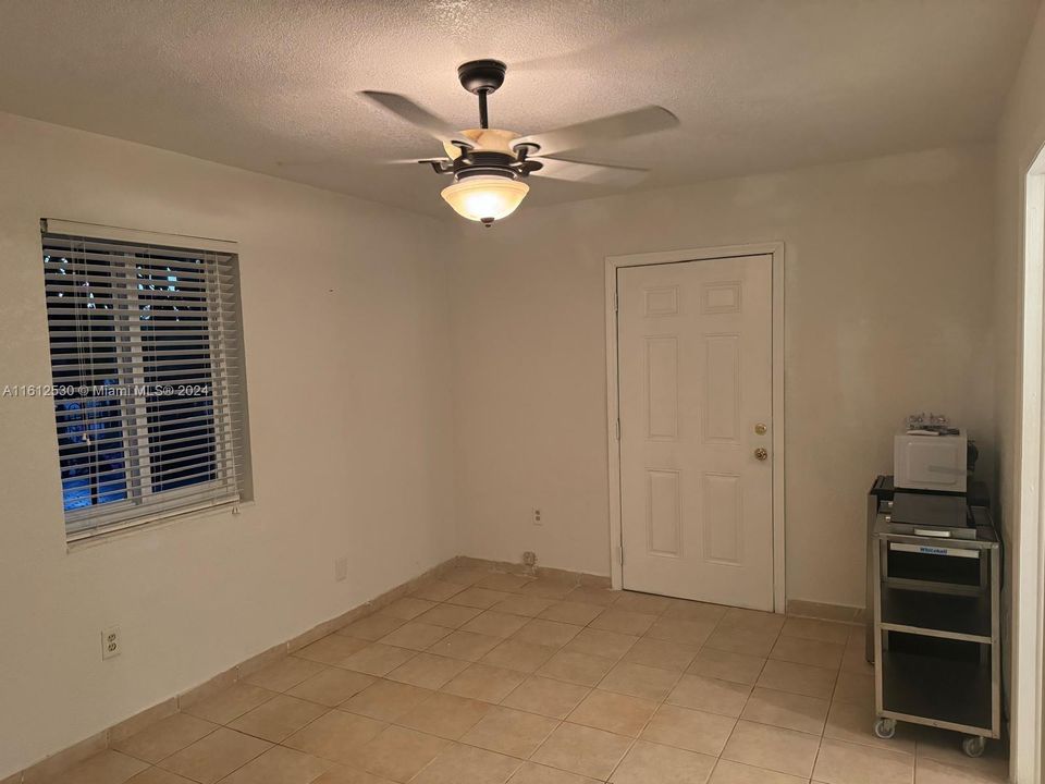 For Rent: $1,500 (0 beds, 1 baths, 1293 Square Feet)