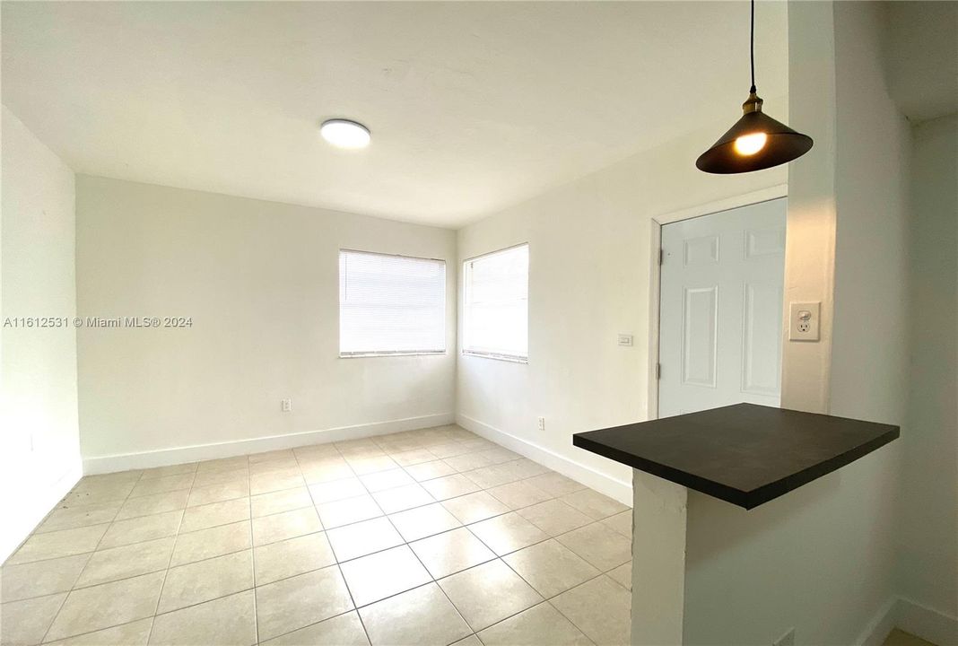 Recently Rented: $1,800 (1 beds, 1 baths, 750 Square Feet)