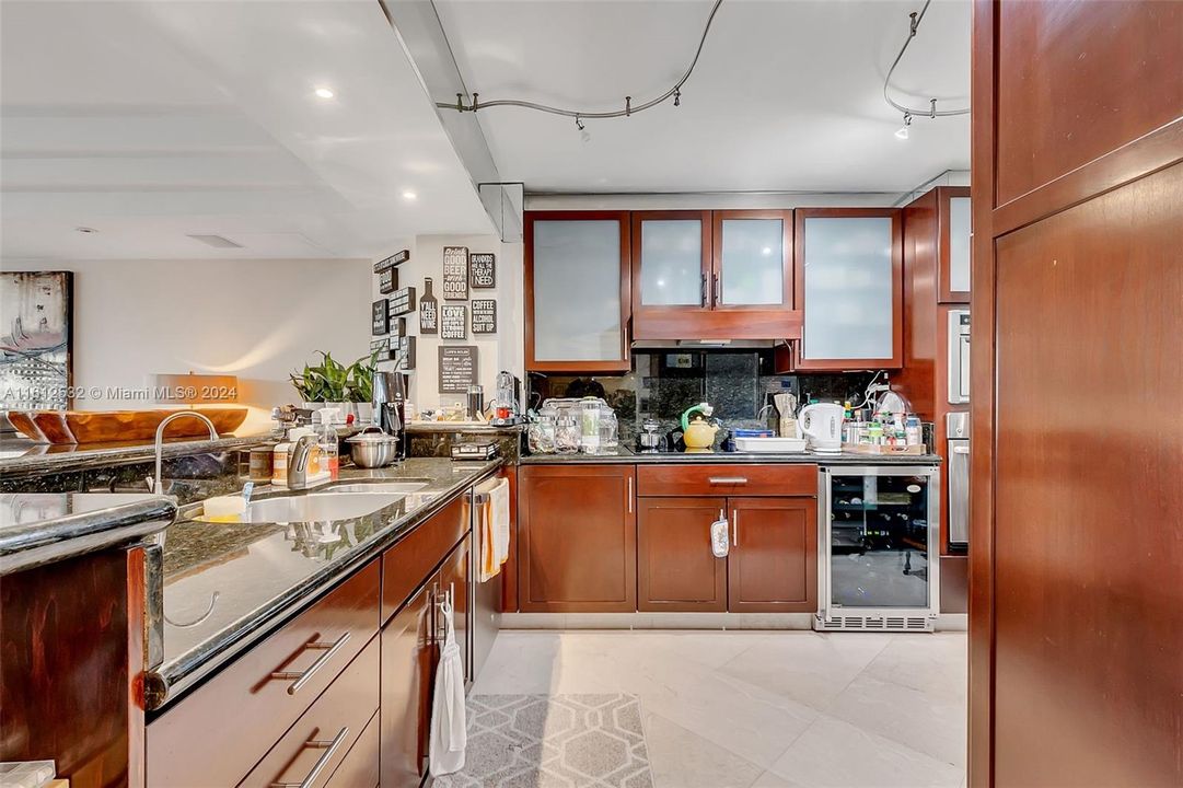 For Sale: $1,350,000 (2 beds, 2 baths, 1642 Square Feet)