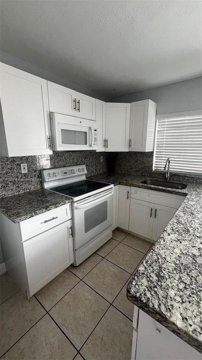 Recently Rented: $1,750 (1 beds, 1 baths, 960 Square Feet)