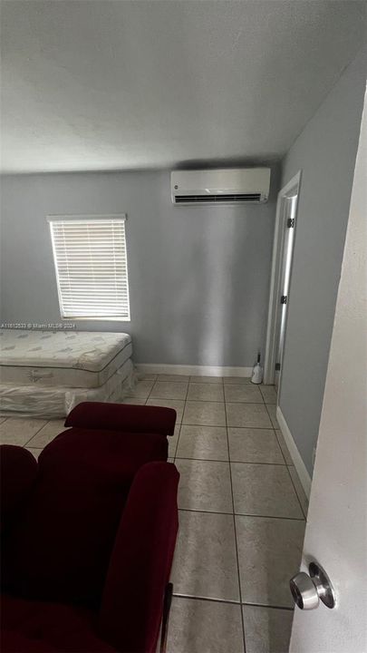 For Rent: $1,800 (1 beds, 1 baths, 960 Square Feet)