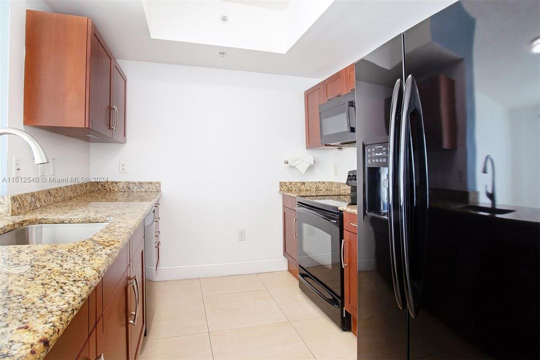 For Rent: $2,800 (1 beds, 2 baths, 1041 Square Feet)