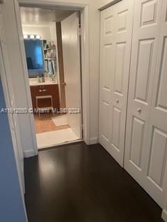 For Rent: $2,325 (1 beds, 1 baths, 899 Square Feet)