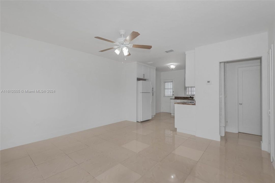 Recently Rented: $2,400 (2 beds, 1 baths, 770 Square Feet)