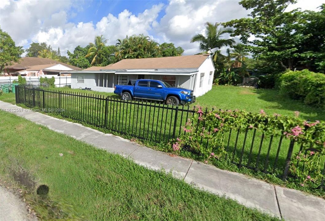 Active With Contract: $420,000 (3 beds, 2 baths, 1104 Square Feet)