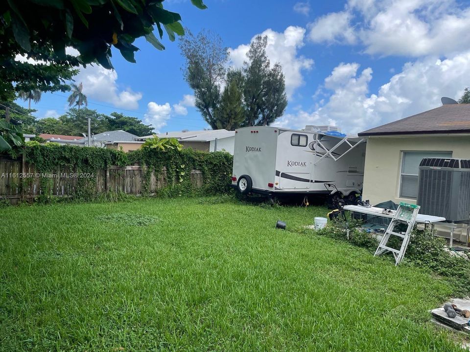 Active With Contract: $420,000 (3 beds, 2 baths, 1104 Square Feet)