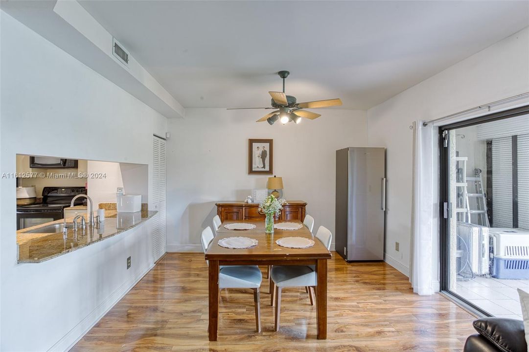 For Sale: $374,900 (2 beds, 3 baths, 1196 Square Feet)