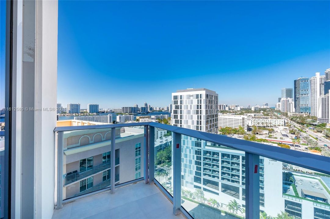 For Sale: $1,980,000 (2 beds, 2 baths, 1685 Square Feet)