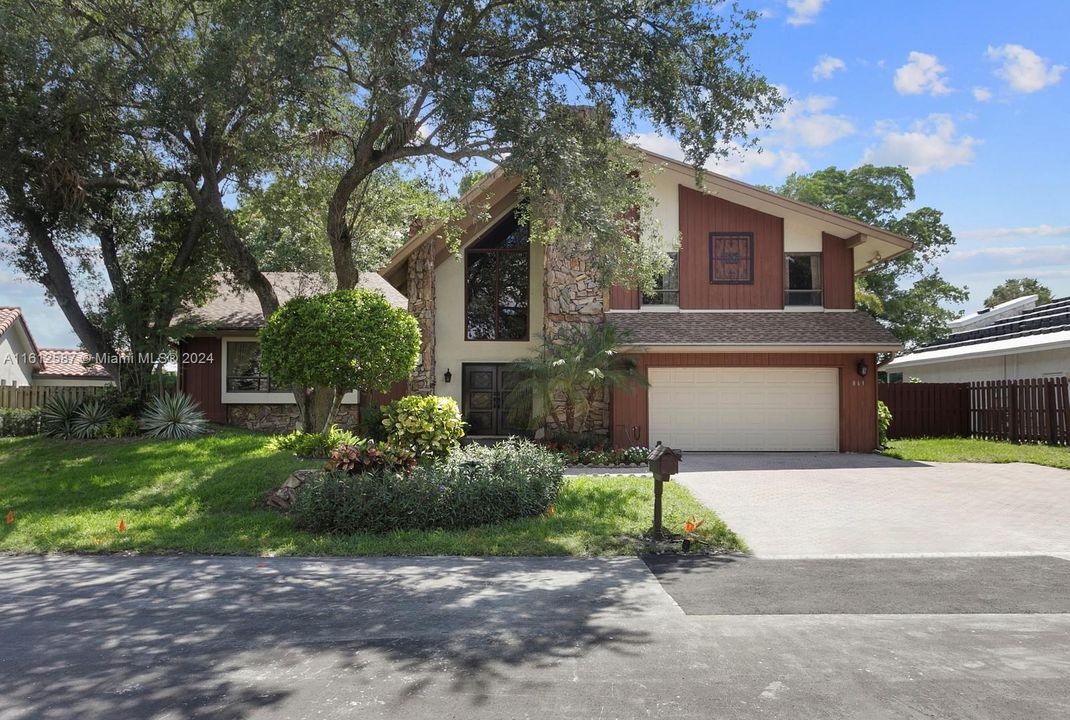 For Sale: $1,250,000 (4 beds, 2 baths, 2899 Square Feet)