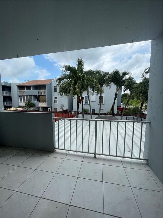 Vendido Recientemente: $240,000 (2 camas, 2 baños, 932 Pies cuadrados)