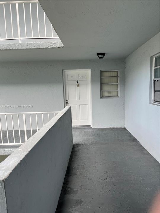 Recently Sold: $240,000 (2 beds, 2 baths, 932 Square Feet)