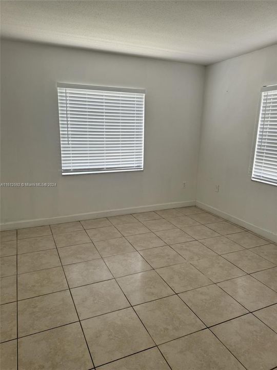 For Sale: $283,000 (2 beds, 1 baths, 890 Square Feet)