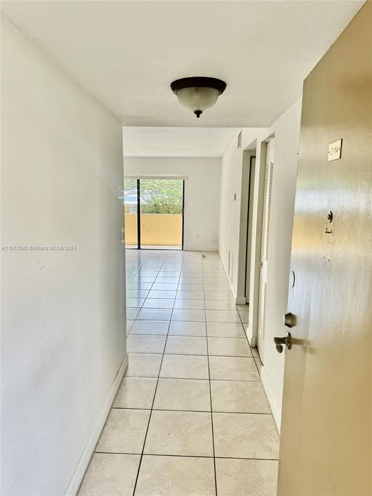 For Sale: $283,000 (2 beds, 1 baths, 890 Square Feet)