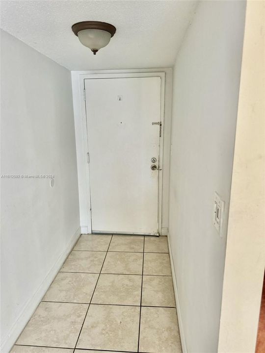 For Sale: $283,000 (2 beds, 1 baths, 890 Square Feet)