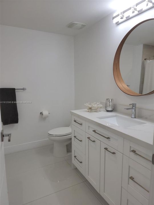 Guest bathroom with tub