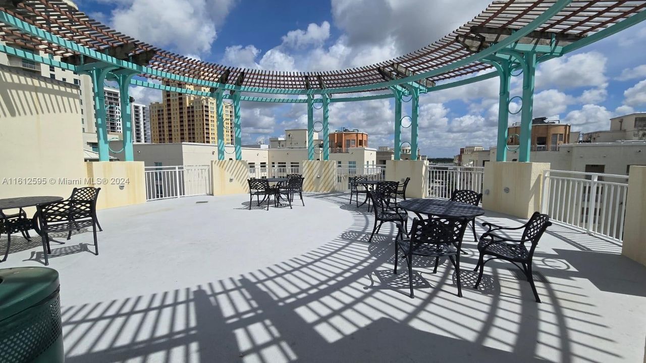 Rooftop picnic area overlooking Downtown Dadeland