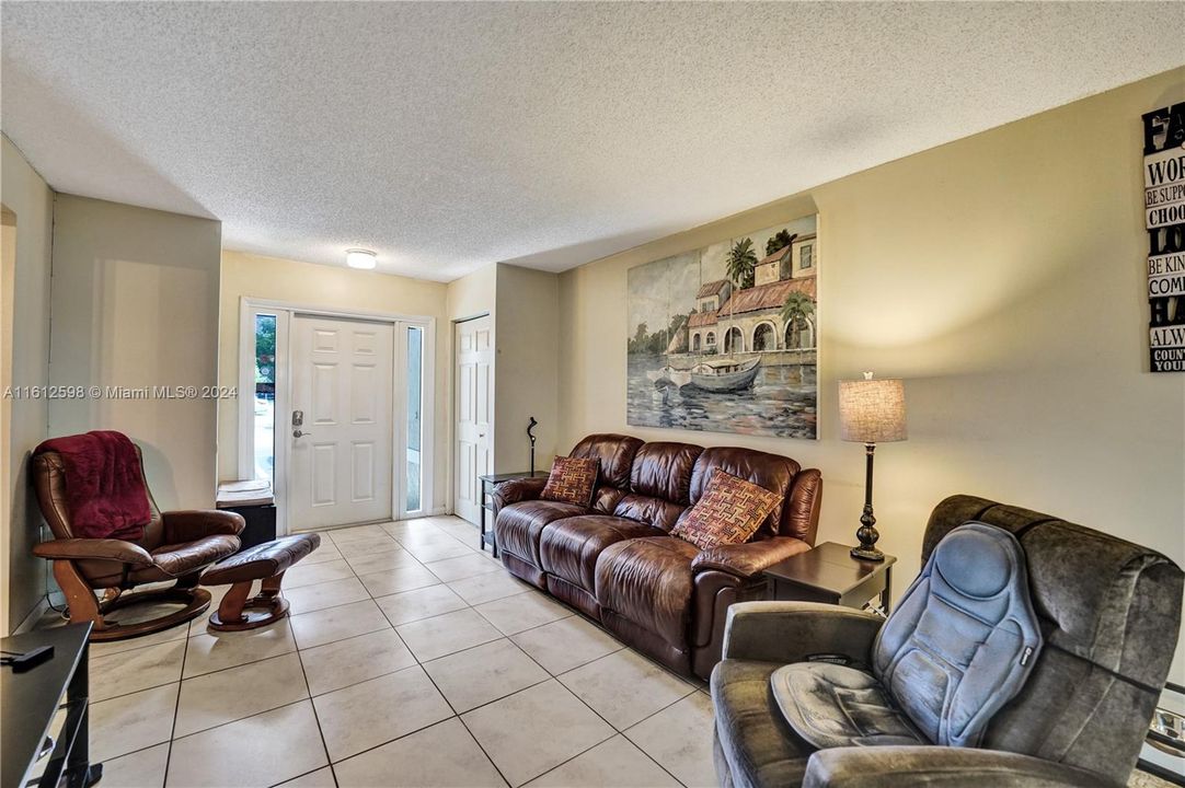 For Sale: $455,500 (3 beds, 3 baths, 1459 Square Feet)