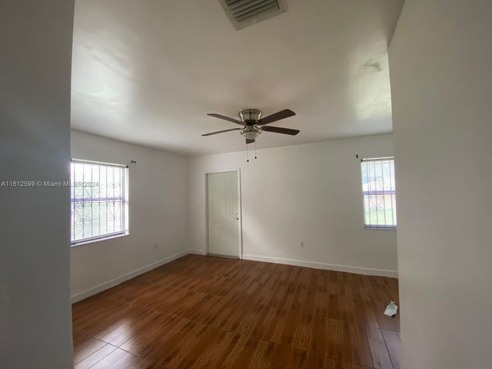 For Rent: $3,500 (3 beds, 2 baths, 1967 Square Feet)