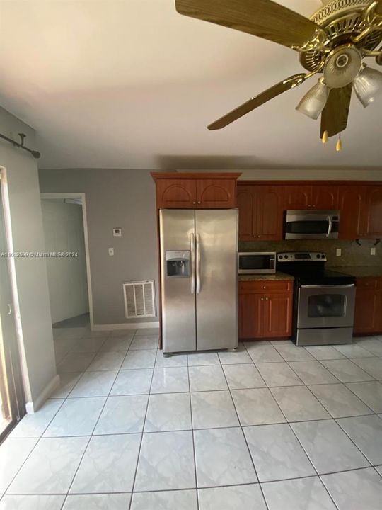 For Rent: $3,500 (3 beds, 2 baths, 1967 Square Feet)