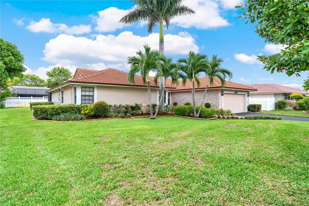 For Sale: $735,000 (4 beds, 2 baths, 2644 Square Feet)