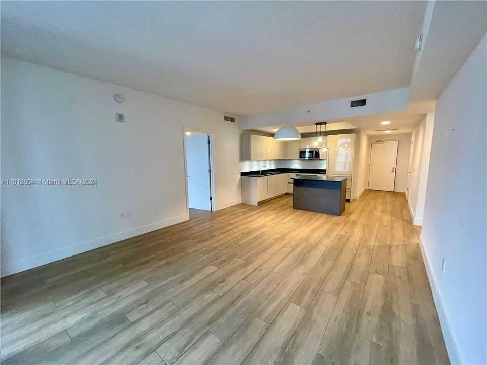 Recently Rented: $5,600 (2 beds, 2 baths, 1028 Square Feet)