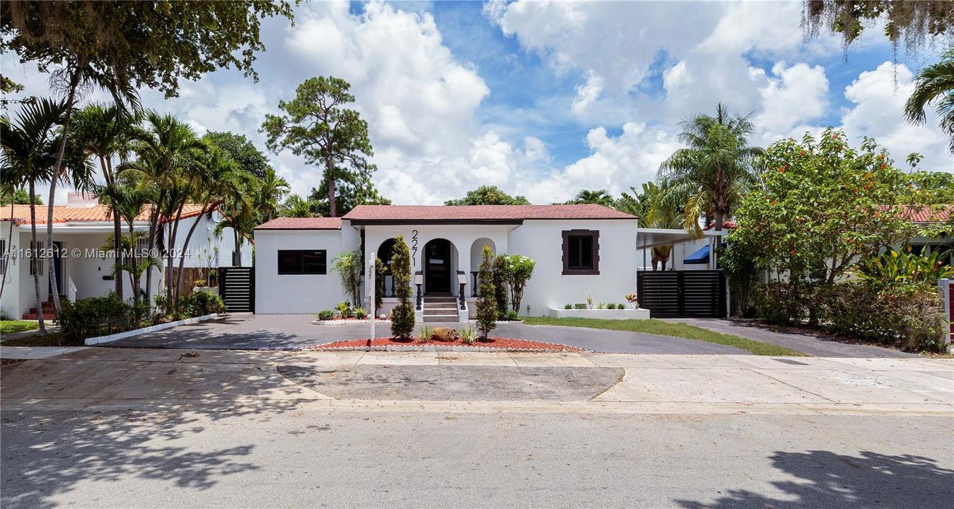 For Sale: $1,045,000 (3 beds, 2 baths, 1818 Square Feet)