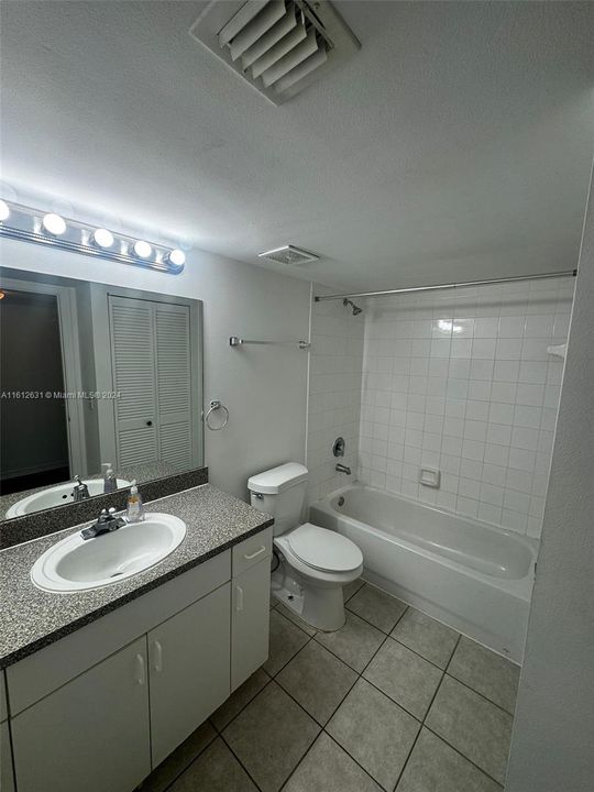 For Rent: $1,800 (1 beds, 1 baths, 778 Square Feet)