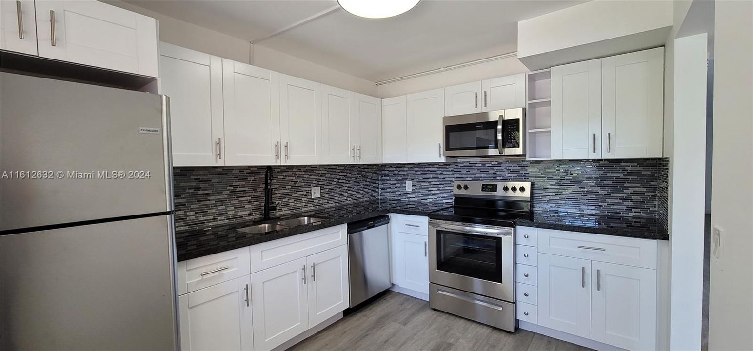 For Sale: $369,000 (2 beds, 2 baths, 1231 Square Feet)