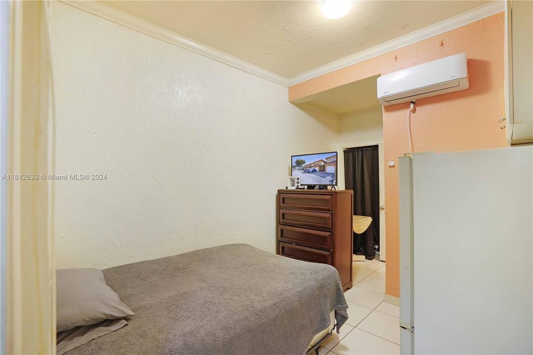 En Venta: $384,900 (4 camas, 3 baños, 1330 Pies cuadrados)