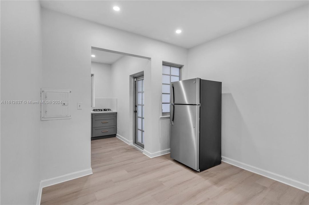 For Sale: $379,999 (1 beds, 1 baths, 720 Square Feet)