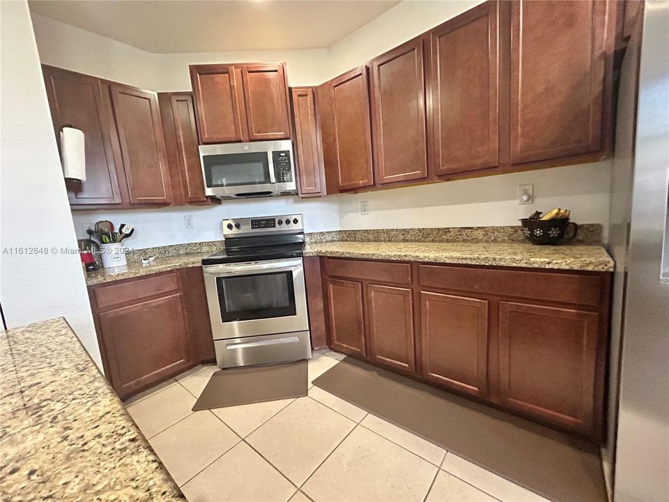 For Rent: $3,377 (4 beds, 3 baths, 2596 Square Feet)