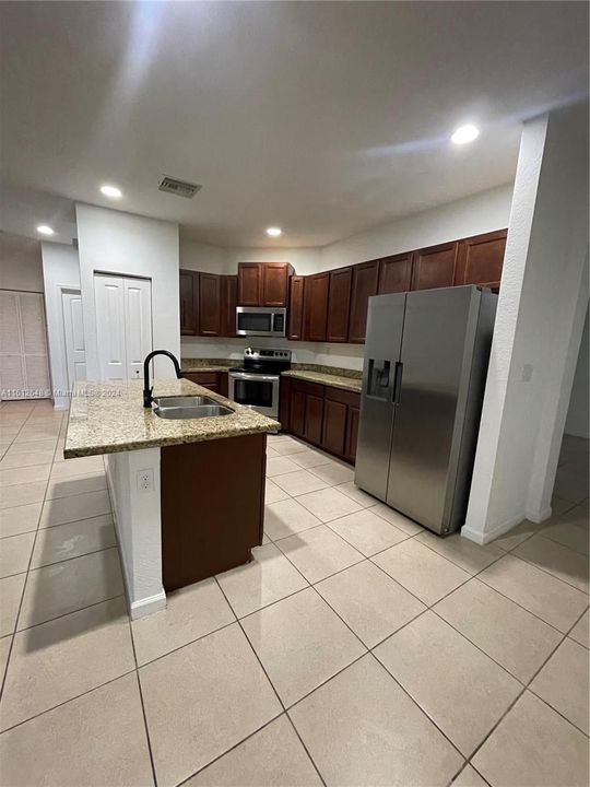 For Rent: $3,377 (4 beds, 3 baths, 2596 Square Feet)